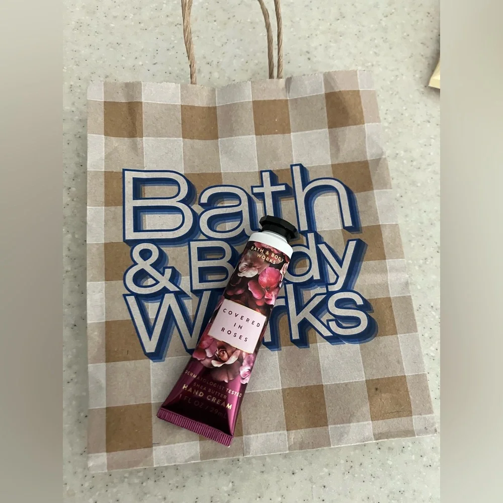 Bath & Body Works Covered in Roses Hand Cream - 1 oz